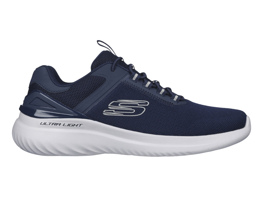 Tenis deportivos Skechers color azul marino con suela blanca y detalles en malla.