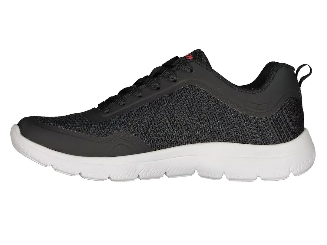 Tenis deportivos Skechers para mujer en color negro con suela blanca y logotipo rojo lateral.