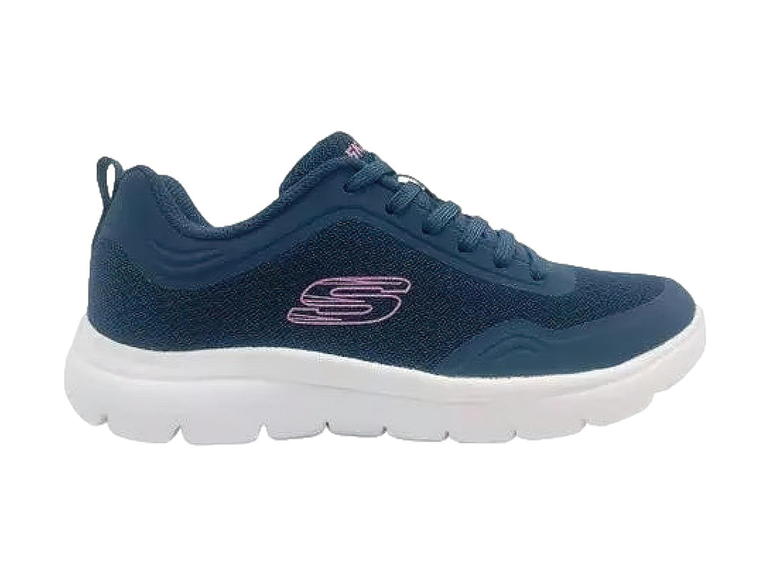 Tenis deportivos Skechers para mujer en color azul marino con suela blanca y detalles en rosa.