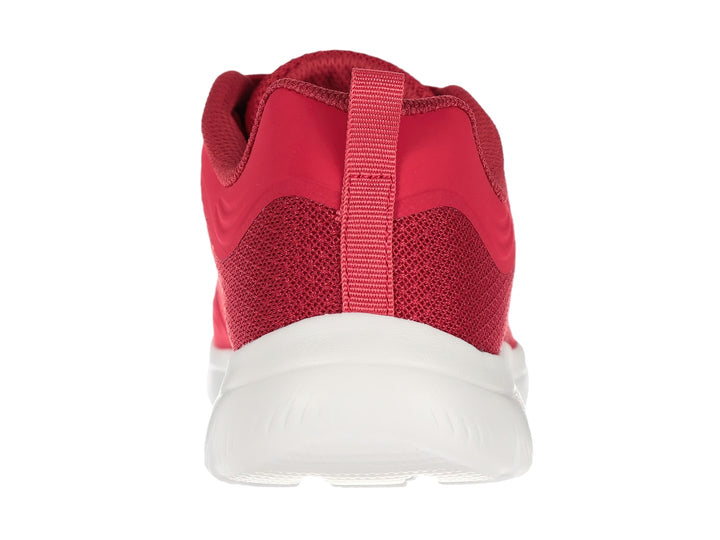 Tenis deportivos Skechers color rosa con suela blanca y tejido de malla.