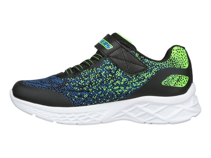 Tenis deportivos Skechers para niño en colores azul, verde lima y negro con cierre de velcro y suela blanca.