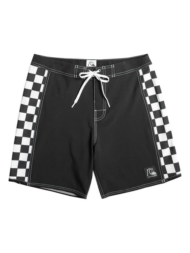 Traje de baño negro Quiksilver con laterales a cuadros blancos y negros y cordón ajustable.