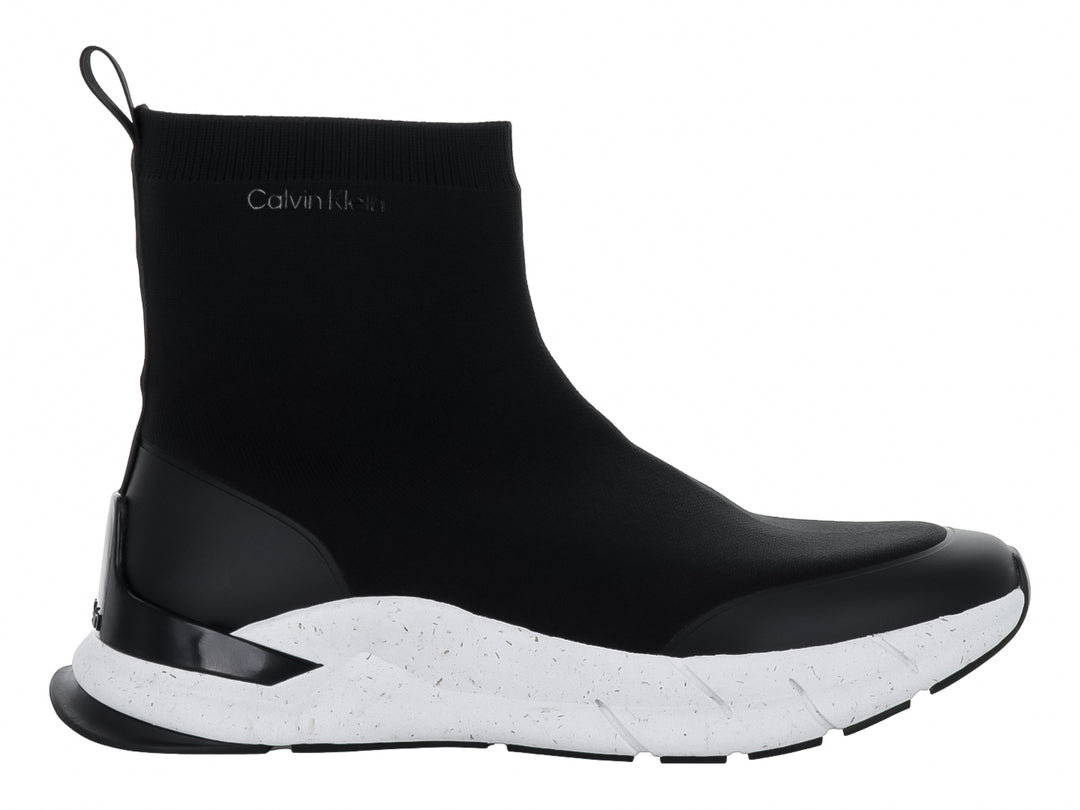 Tenis Calvin Klein modelo Sockboot Runner en color negro con suela blanca gruesa.