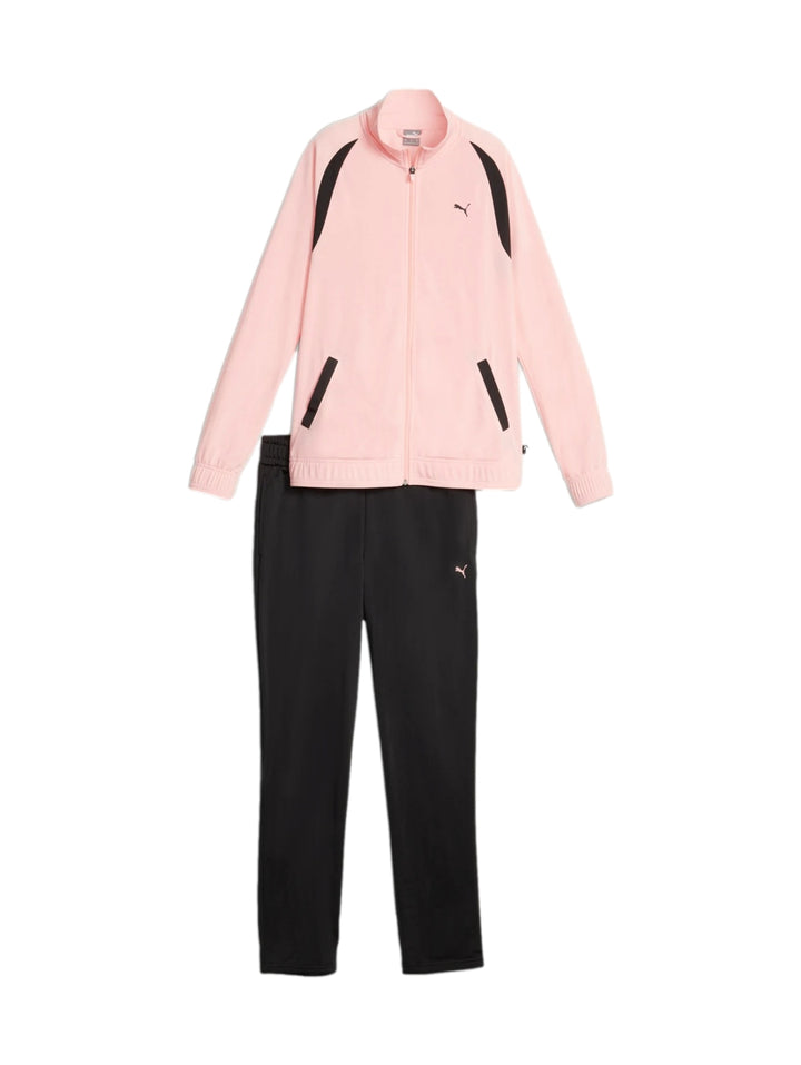 Conjunto deportivo PUMA con chaqueta color rosa peach smoothie y pantalones negros.