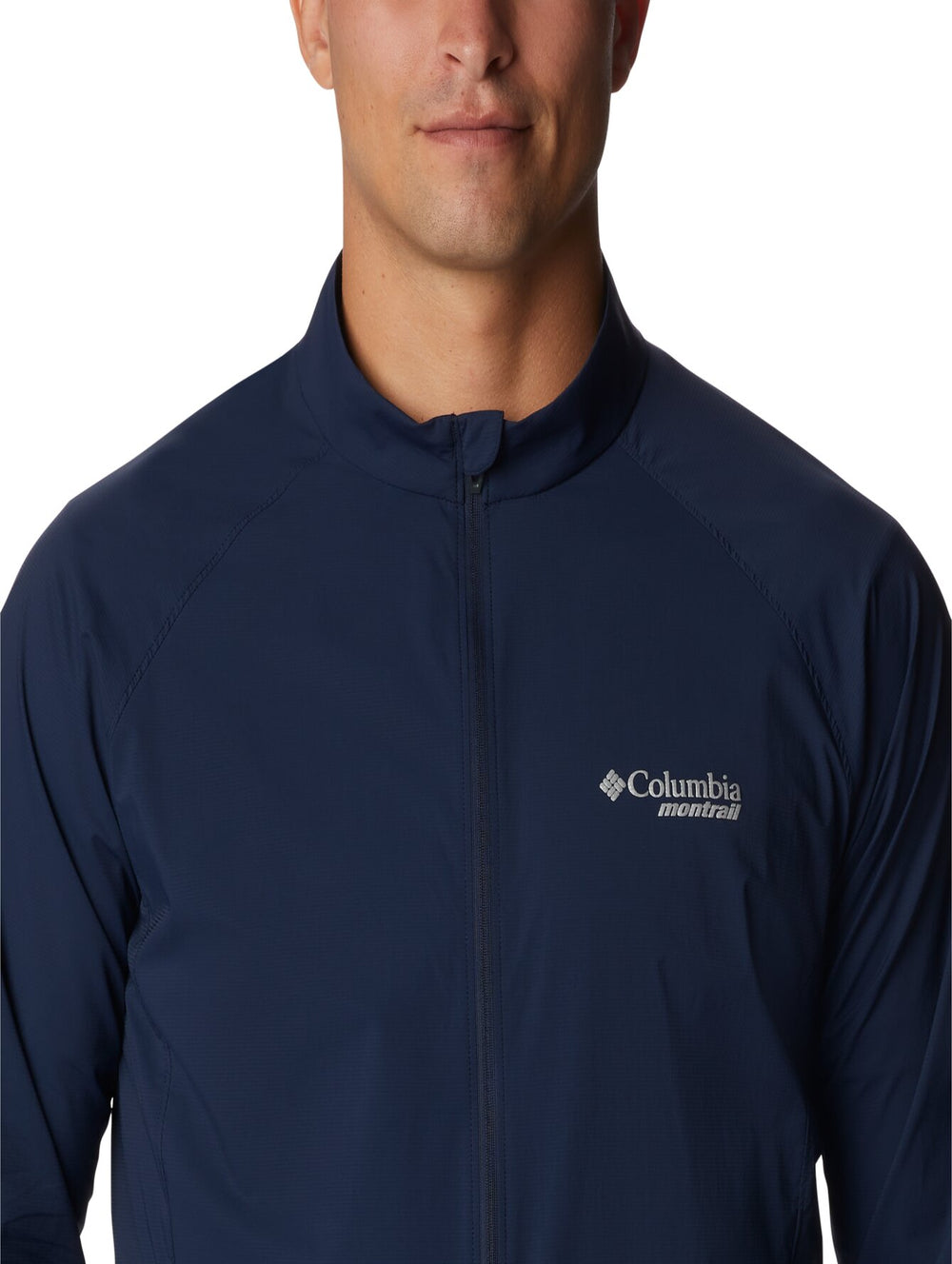 Chaqueta rompevientos Columbia color azul marino con cierre frontal y cuello alto.