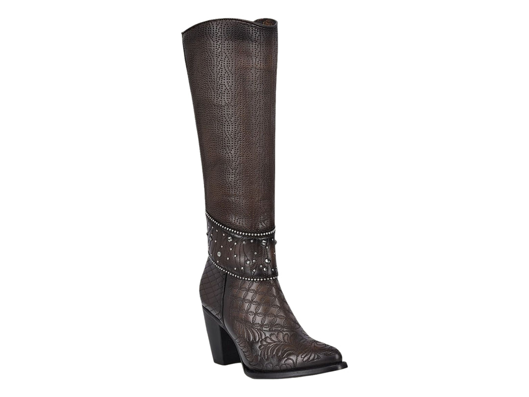 Bota alta de cuero color café oscuro con tacón y detalles brillantes en el tobillo.