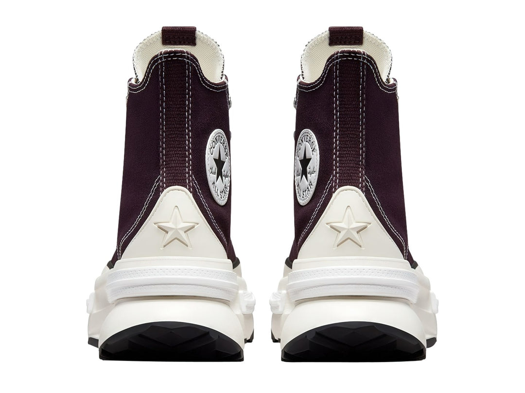 Tenis Converse Run Star Legacy HI en color Black Cherry con suela de plataforma blanca y agujetas blancas.