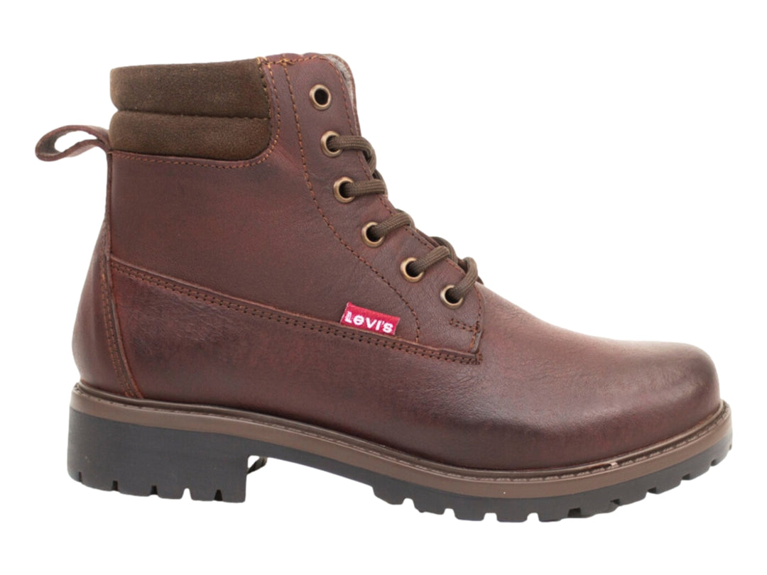 Bota casual color marrón caoba con cordones y suela track de la marca Levi&