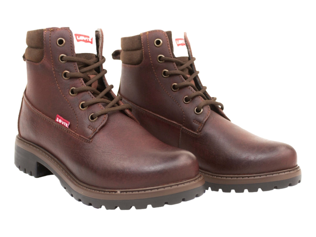 Bota casual color marrón caoba con cordones y suela track de la marca Levi&
