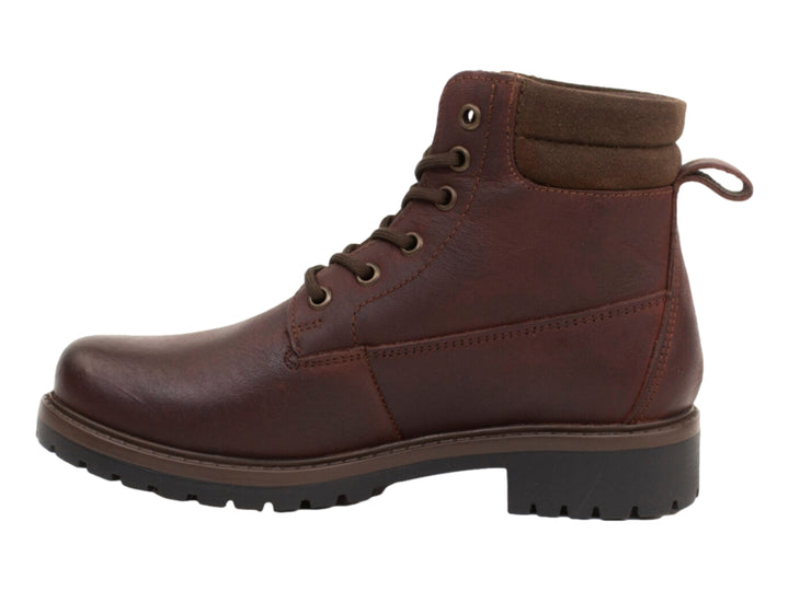 Bota casual color marrón caoba con cordones y suela track de la marca Levi&