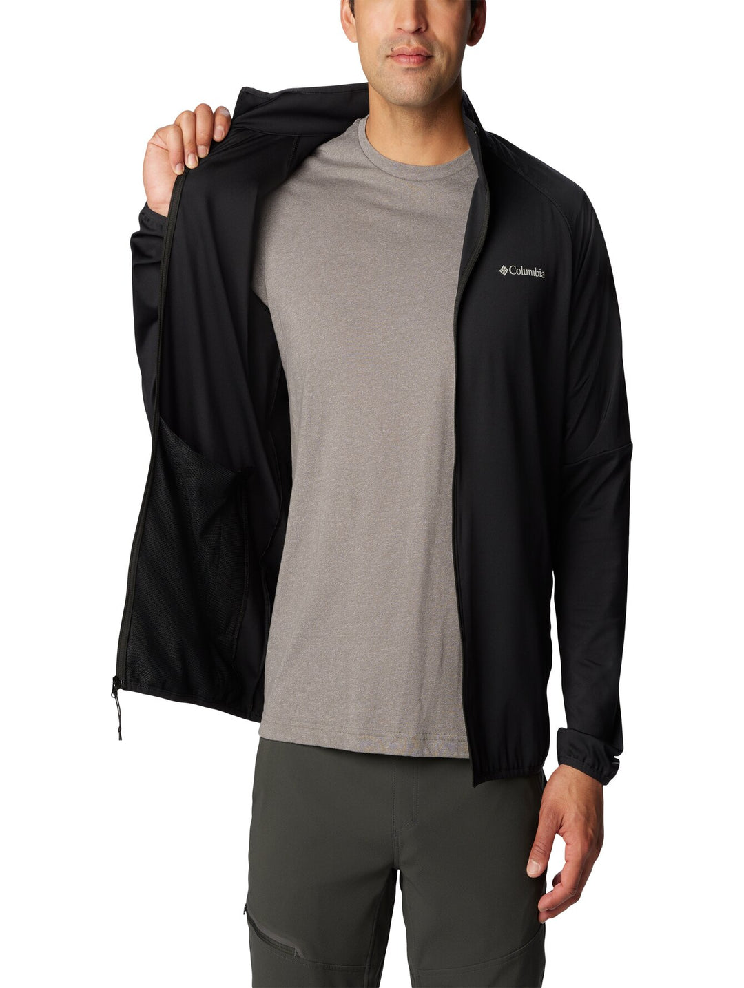 Hombre vistiendo una sudadera Columbia Mesa Knit de color negro con cierre frontal completo.