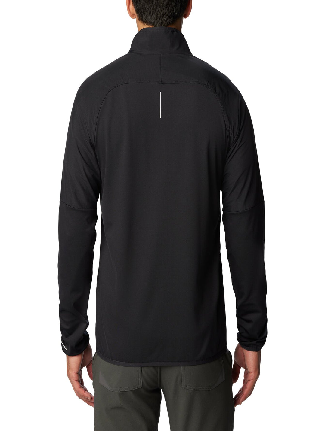 Hombre vistiendo una sudadera Columbia Mesa Knit de color negro con cierre frontal completo.