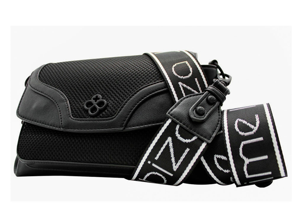 Bolso negro Jaime Ibiza con asa gruesa, correa ajustable y accesorio decorativo naranja.