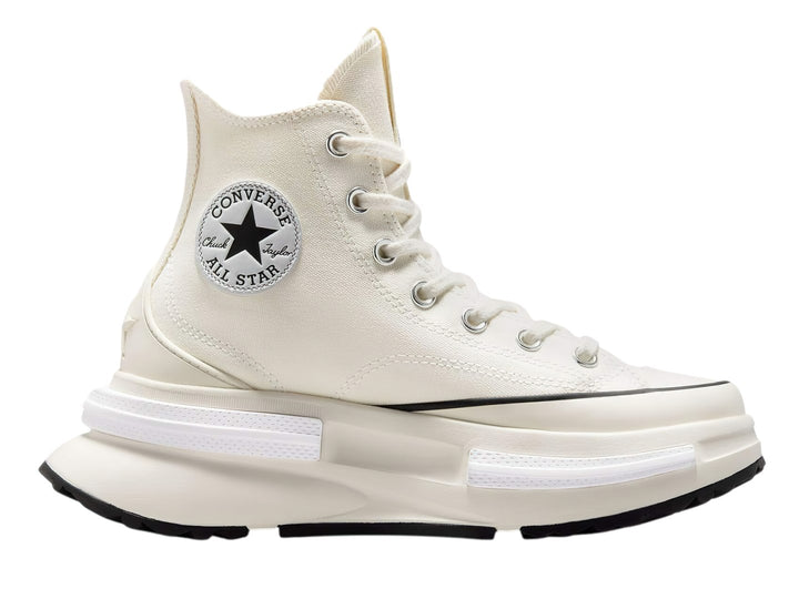Tenis Converse Run Star Legacy CX de bota en color crema con suela de plataforma blanca y negra.