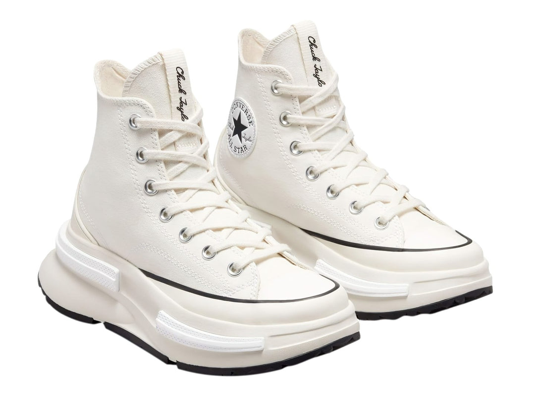 Tenis Converse Run Star Legacy CX de bota en color crema con suela de plataforma blanca y negra.