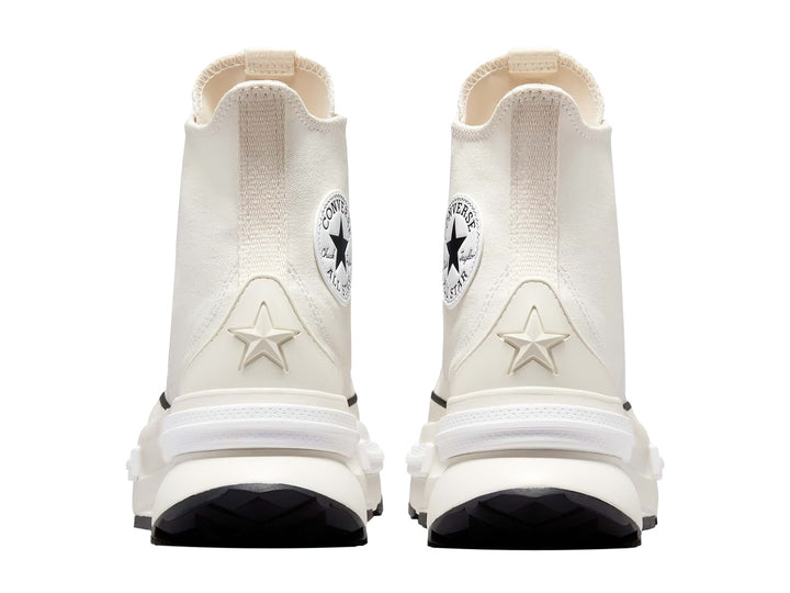 Tenis Converse Run Star Legacy CX de bota en color crema con suela de plataforma blanca y negra.
