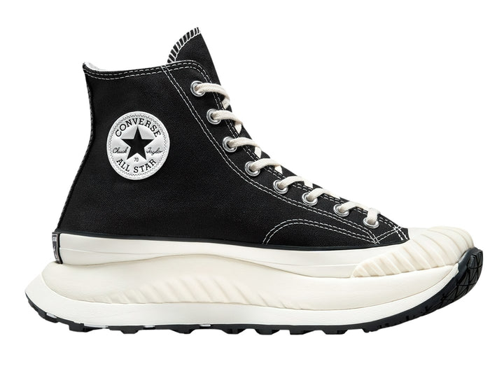 Tenis Converse Chuck 70 AT-CX de bota color negro con suela gruesa color blanco hueso.