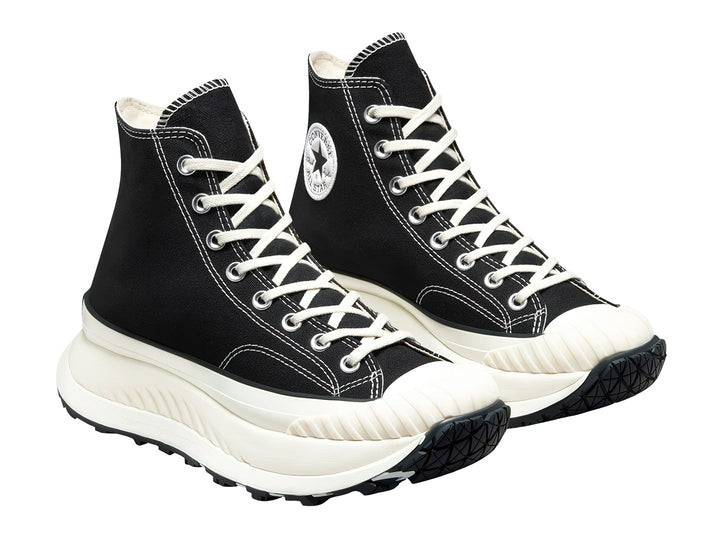 Tenis Converse Chuck 70 AT-CX de bota color negro con suela gruesa color blanco hueso.