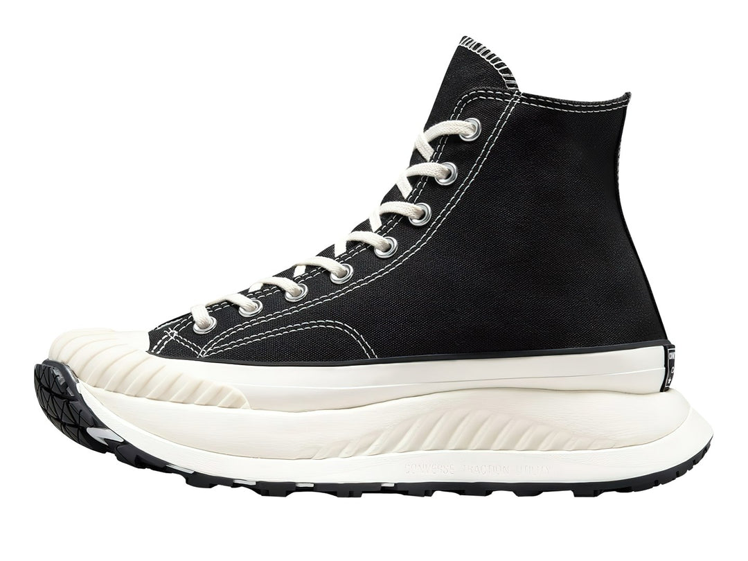 Tenis Converse Chuck 70 AT-CX de bota color negro con suela gruesa color blanco hueso.
