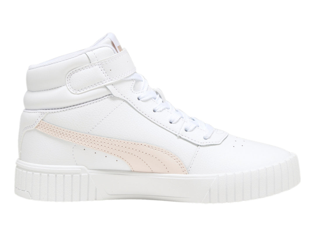 Tenis PUMA Carina 2.0 Mid en color blanco con detalles en rosa pastel y suela blanca ancha.