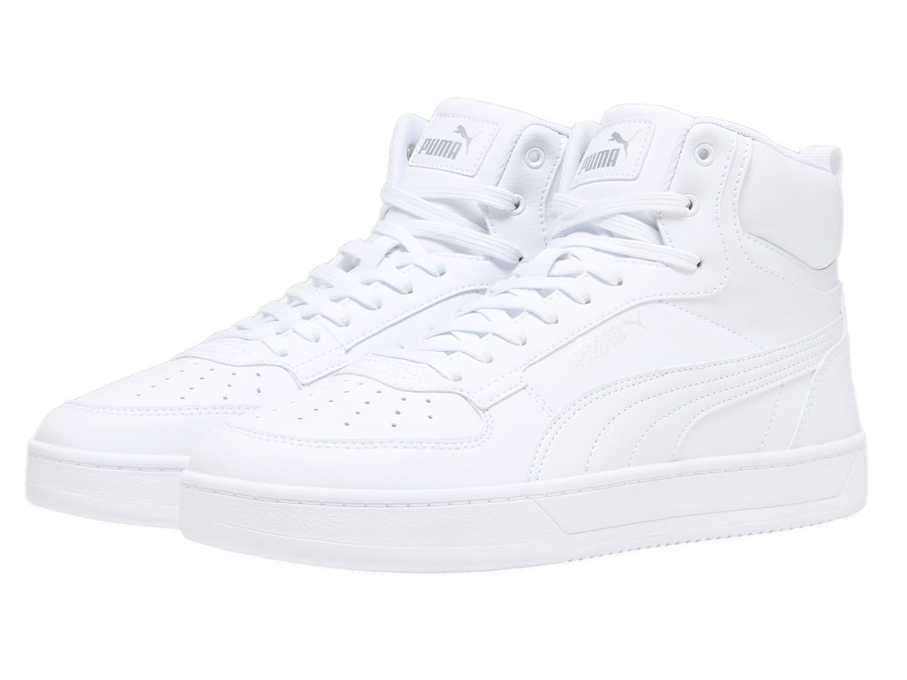 Tenis PUMA Caven 2.0 Mid en color blanco total, diseño de bota media con agujetas y suela blanca.