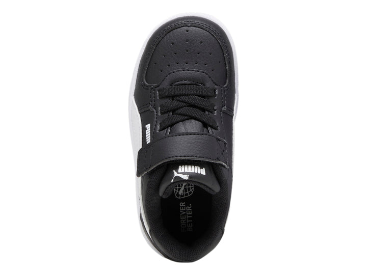 Tenis PUMA Caven 2.0 AC+INF en color negro con franja lateral y suela blanca, cierre de agujetas y correa de velcro.