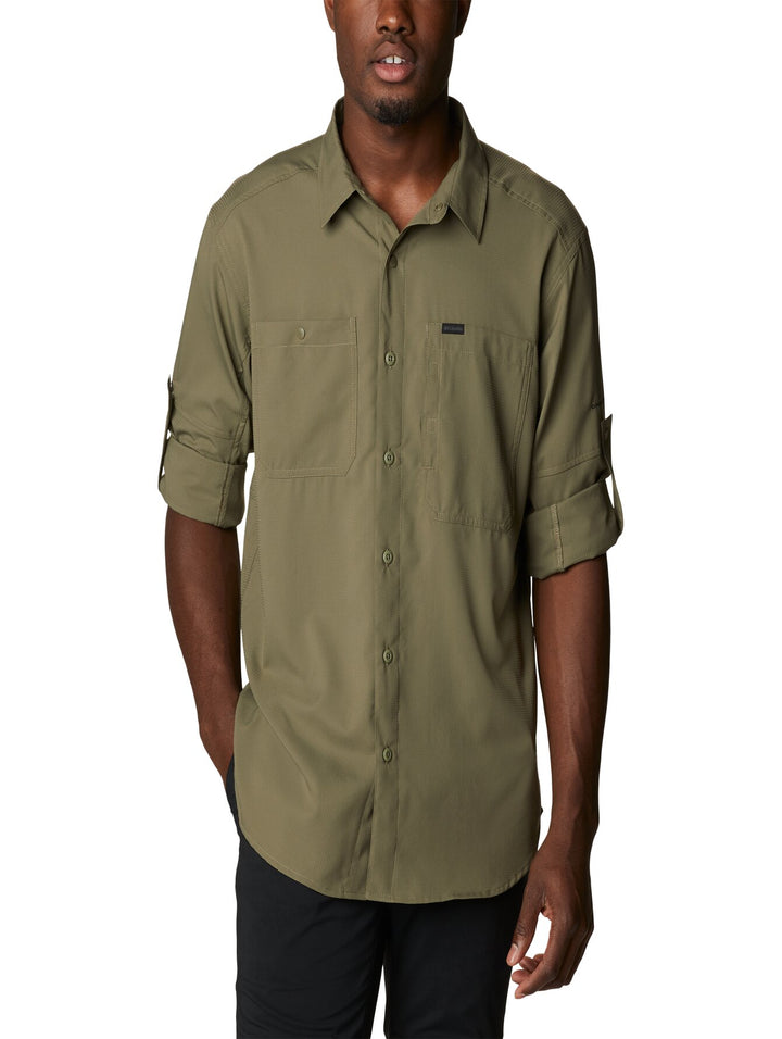 Camisa Columbia Silver Ridge de color verde oliva con mangas largas y bolsillos en el pecho.