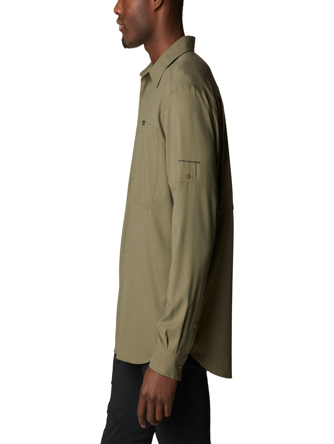 Camisa Columbia Silver Ridge de color verde oliva con mangas largas y bolsillos en el pecho.
