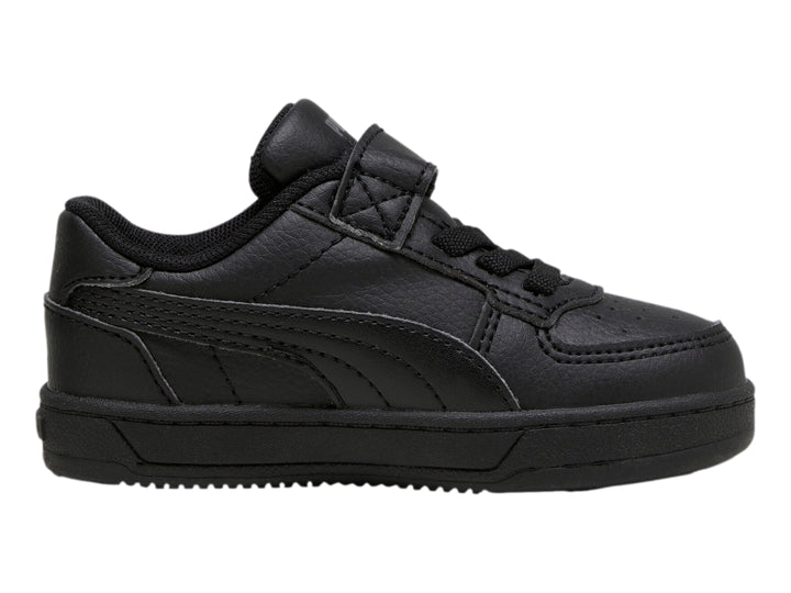 Tenis PUMA Caven 2.0 AC+INF en color negro sólido con cierre de cordones y correa de velcro.