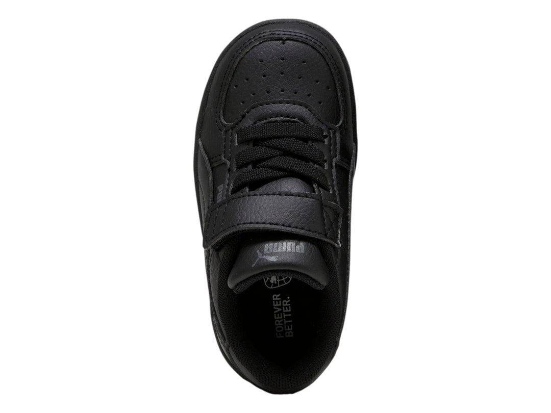 Tenis PUMA Caven 2.0 AC+INF en color negro sólido con cierre de cordones y correa de velcro.