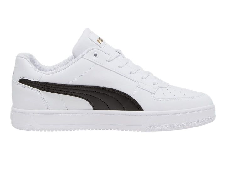 Tenis PUMA Caven 2.0 blancos con franja lateral negra y detalles dorados en la lengüeta.