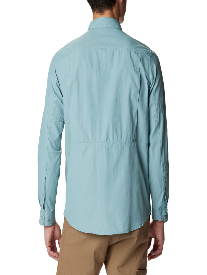 Camisa Columbia Silver Ridge 2.0 de manga larga en color azul piedra con bolsillos frontales.