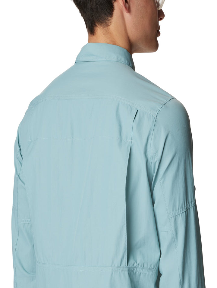 Camisa Columbia Silver Ridge 2.0 de manga larga en color azul piedra con bolsillos frontales.