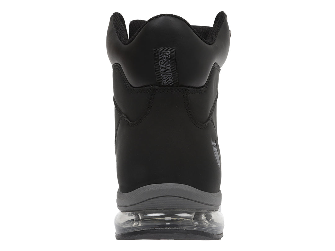 Tenis K-Swiss negro de corte medio con suela gris y cámara de aire visible en la parte inferior.