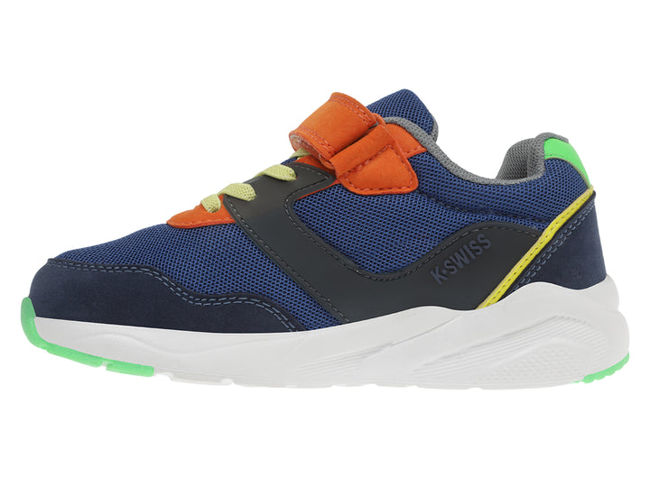 Tenis deportivos K-Swiss para niño en color azul marino con detalles en naranja y verde, suela blanca y cierre de velcro.