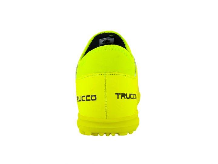 Zapato de fútbol Leon Trucco color amarillo neón con rayas negras y suela para pasto sintético.