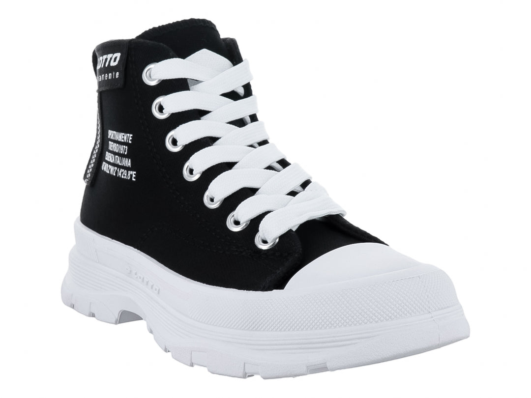 Tenis botín Lotto color negro con suela blanca gruesa y cordones blancos.
