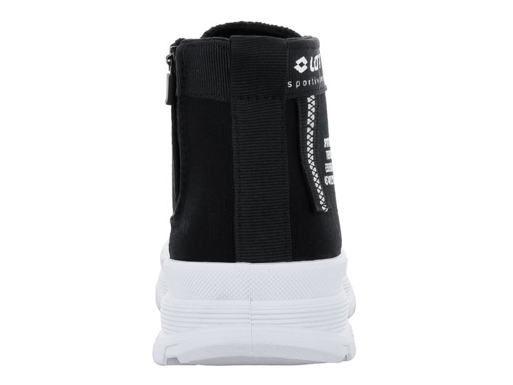 Tenis botín Lotto color negro con suela blanca gruesa y cordones blancos.