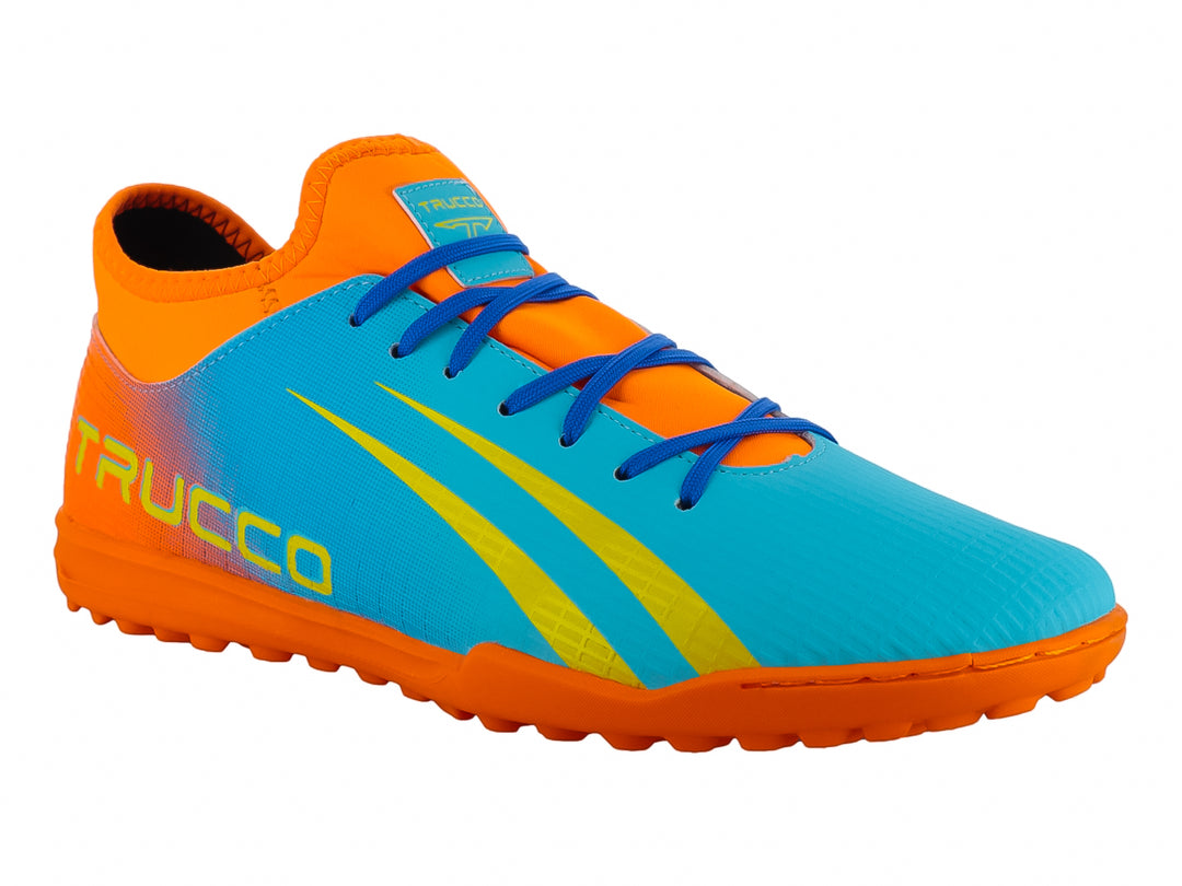 Zapato de fútbol Leon Trucco en colores azul y naranja con suela para césped sintético.
