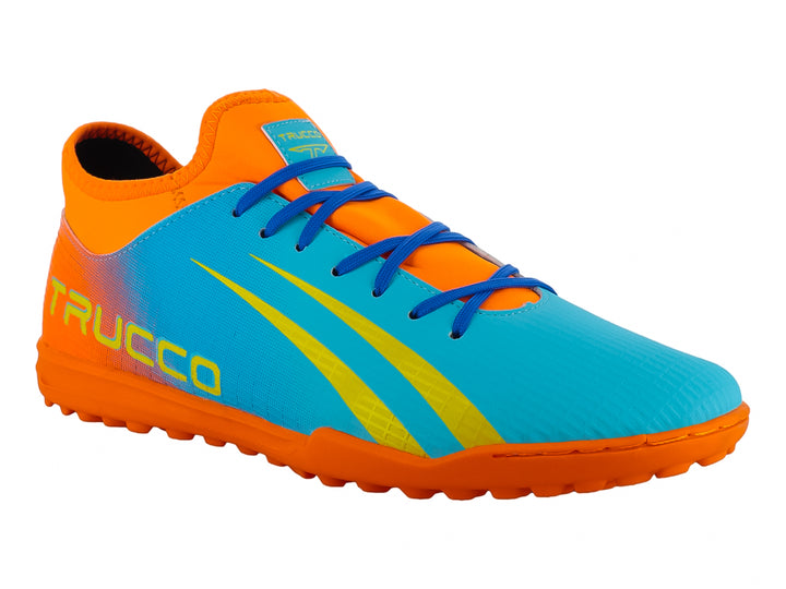 Zapato de fútbol Leon Trucco en colores azul y naranja con suela para césped sintético.