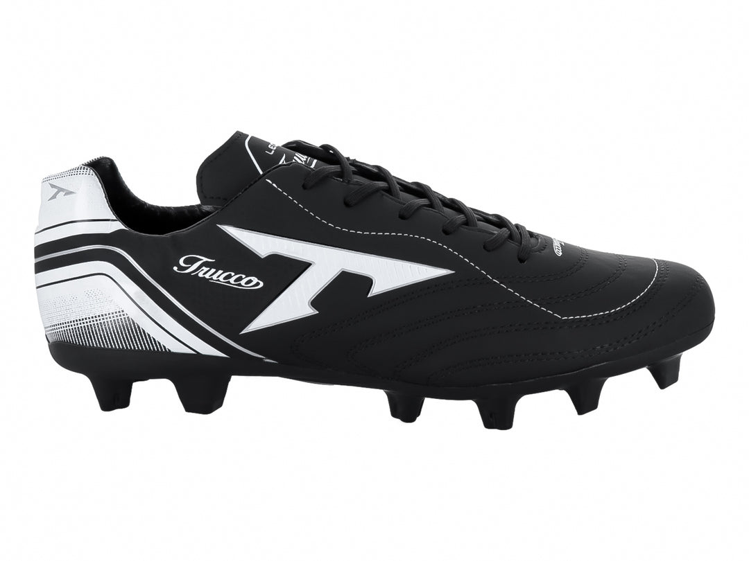 Zapato de fútbol Leon Trucco color negro con detalles en blanco y tacos para pasto natural.