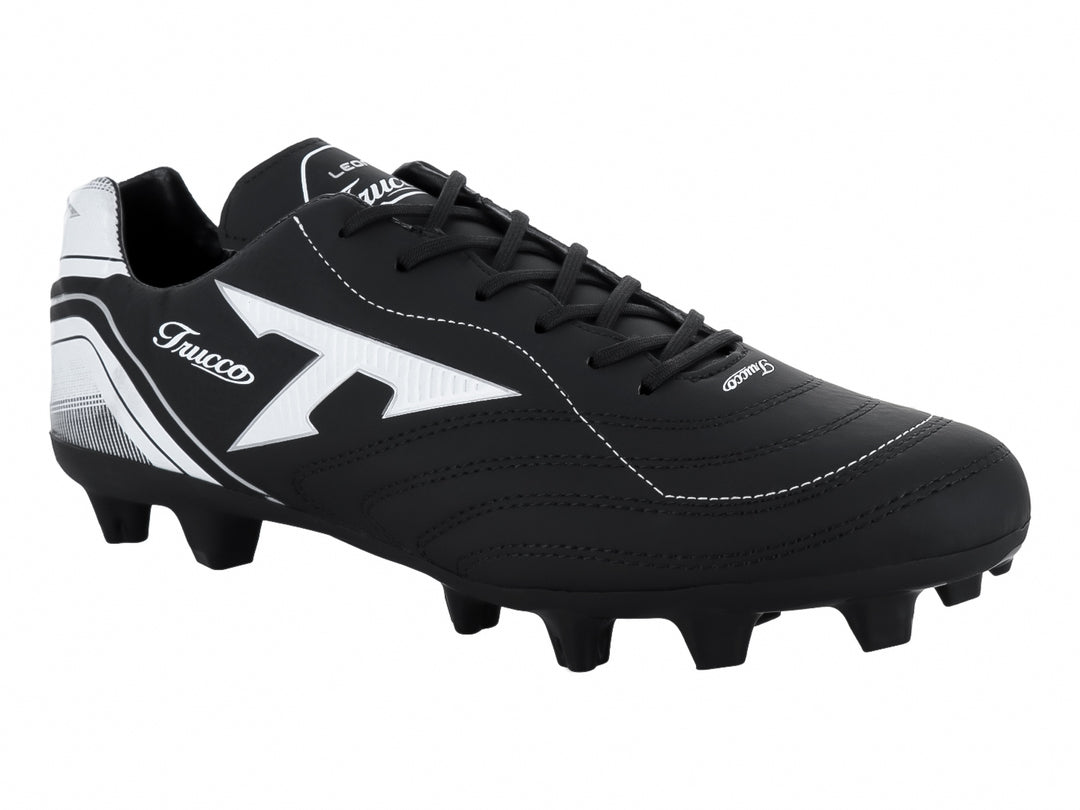 Zapato de fútbol Leon Trucco color negro con detalles en blanco y tacos para pasto natural.