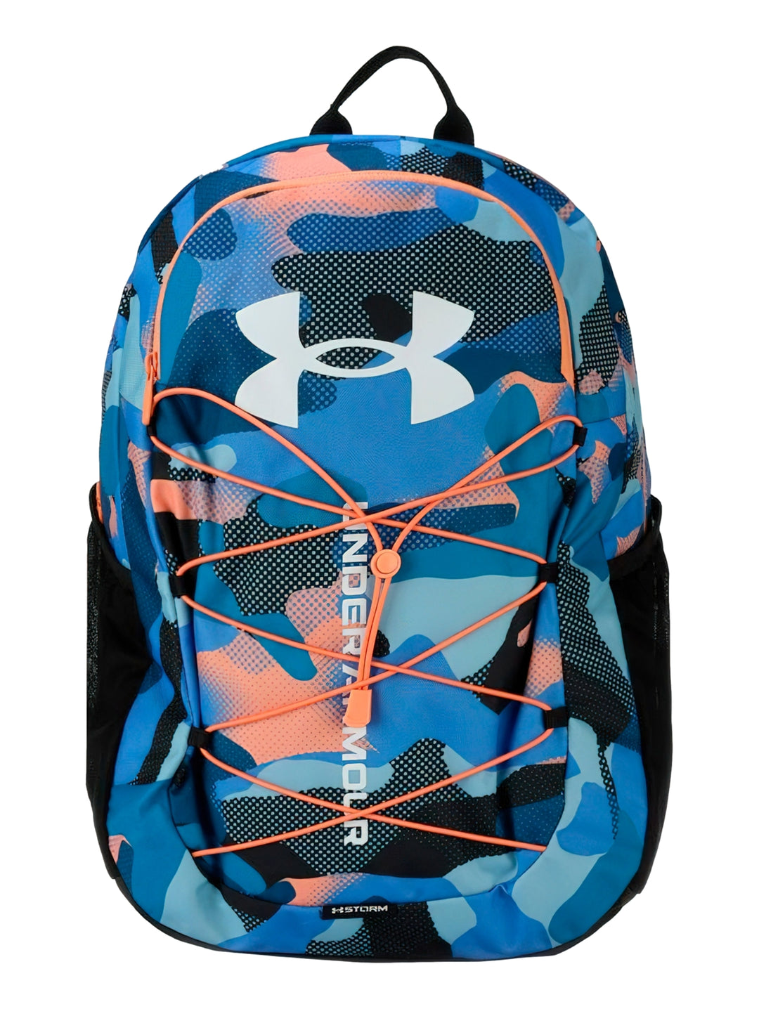 Mochila Under Armour con estampado de camuflaje en tonos azul, negro y naranja, con cordones frontales decorativos.
