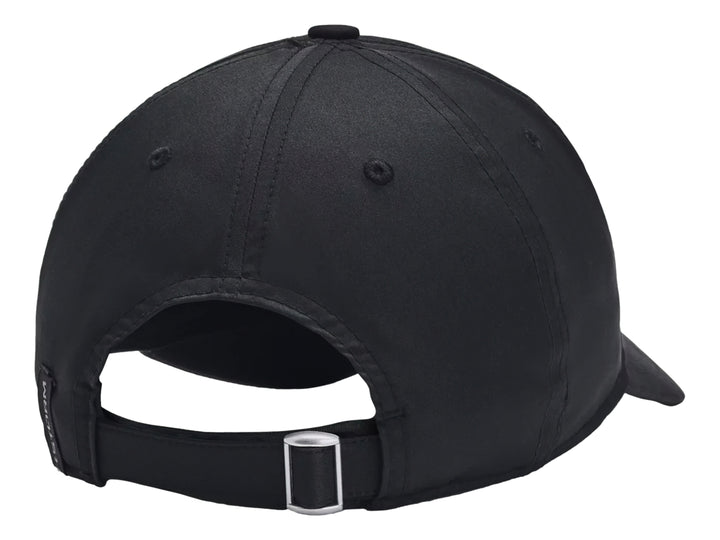Gorra deportiva Under Armour de color negro con logotipo frontal en gris oscuro y visera curva.