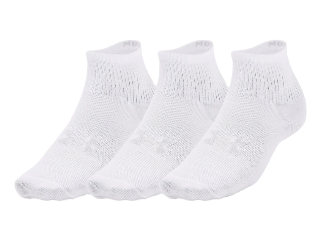 Paquete de tres pares de calcetines cortos deportivos color blanco de la marca Under Armour para niños.