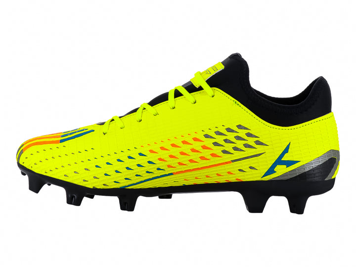 Zapato de fútbol Leon Trucco color amarillo neón con detalles en negro y naranja, diseño para pasto natural.