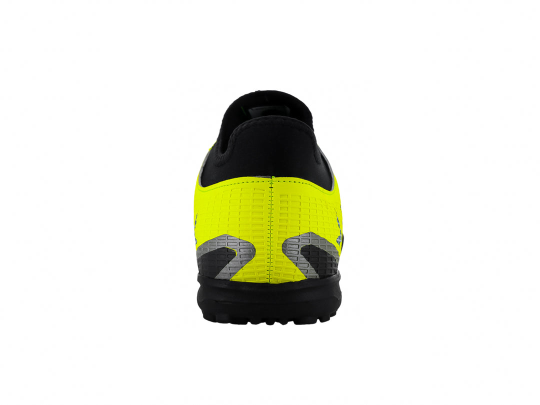Zapato de fútbol Leon Trucco color amarillo neón con detalles en negro, naranja y azul.