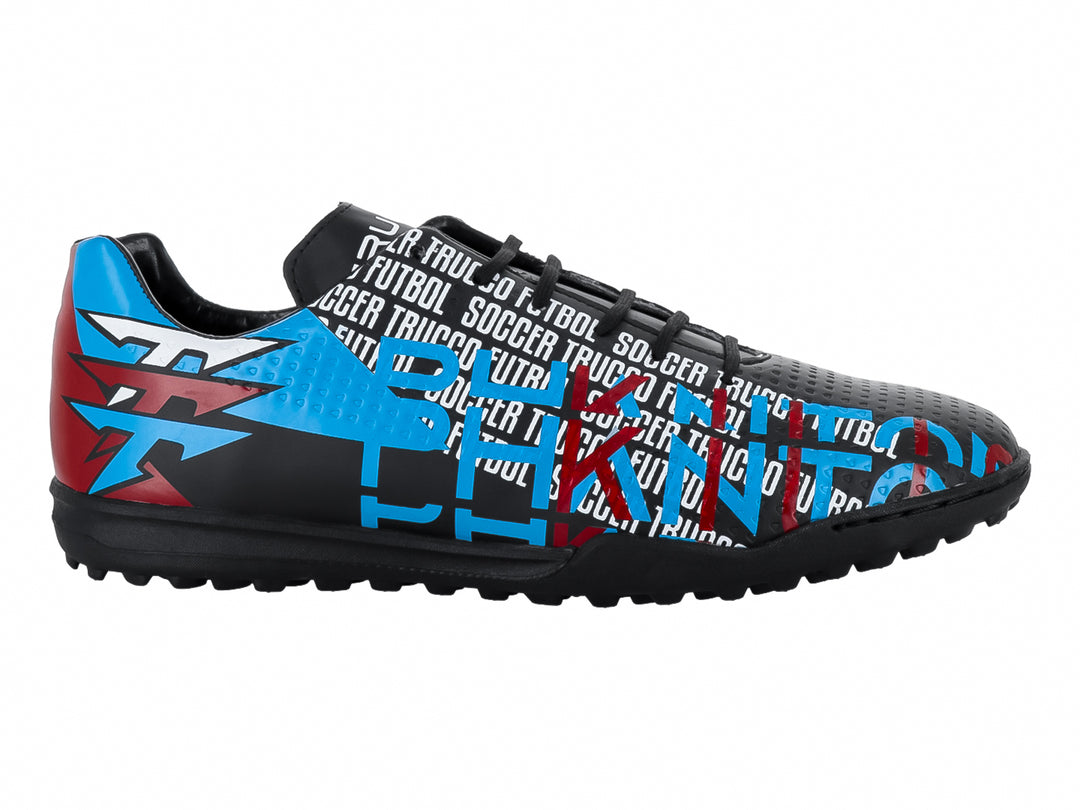 Zapato de fútbol Leon Trucco color negro con gráficos en azul y rojo, suela para turf.
