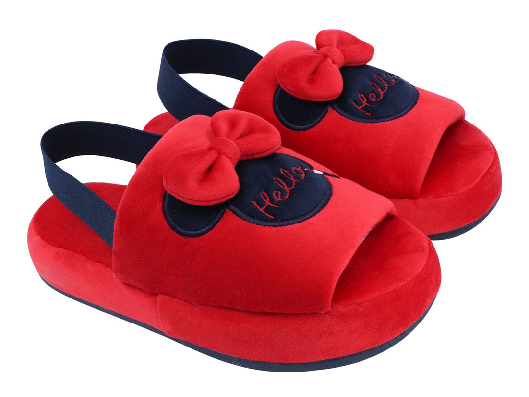 Par de pantuflas rojas y negras con un moño decorativo en la parte superior.