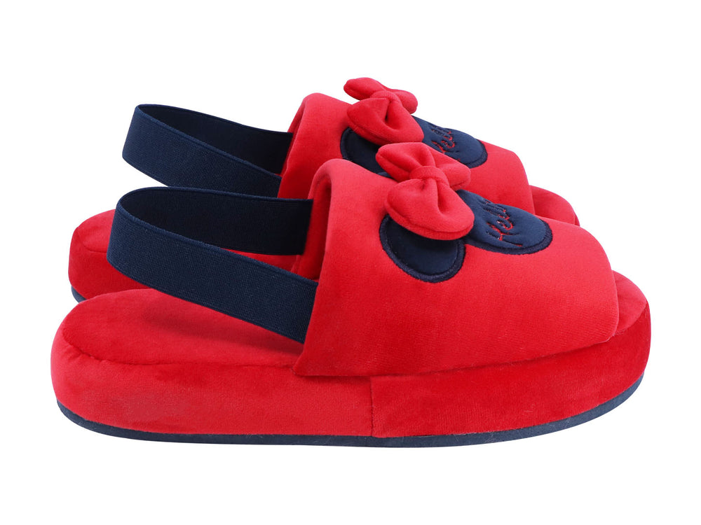 Par de pantuflas rojas y negras con un moño decorativo en la parte superior.